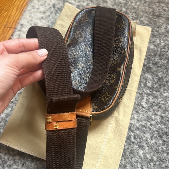 Louis Vuitton Bum Bag - Picture 9 of 13